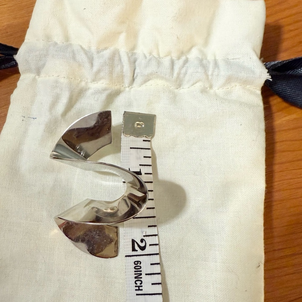 SOKO Maxi Twisted Sia Stud Earrings - Picture 8 of 9